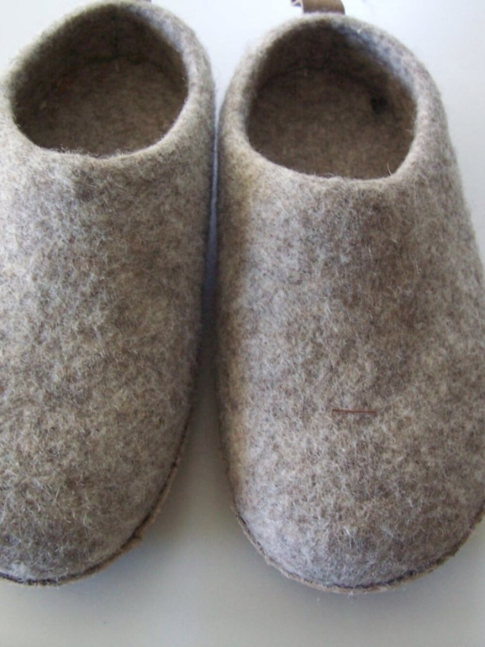 Haussimple Handcrafted. 100% Natural Wool Felt Slippers Size 7 Gray